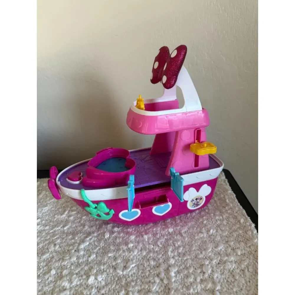 Disney Junior Bowdazzling Yacht with All Accessories - Like New